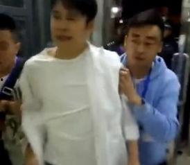 网友爆料徐某被抓了视频,徐某被抓，视频曝光引发热议