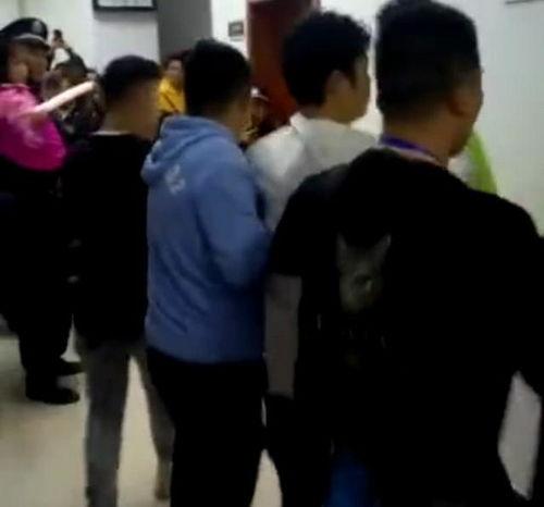 网友爆料徐某被抓了视频,徐某被抓，视频曝光引发热议